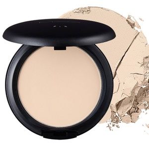 MAC Cosmetics - Studio Fix Powder Plus Foundation - NC20